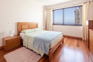 2 habitaciones, tabla de planchar con plancha, cuna de viaje y wifi 