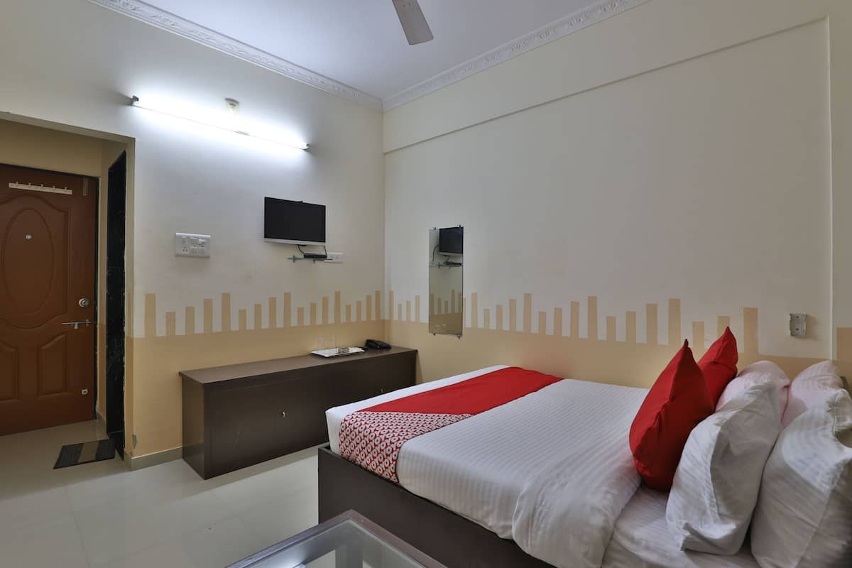 Deluxe kamer, 1 twee- of 2 eenpersoonsbedden | Individueel gemeubileerd, een bureau, een laptopwerkplek, gratis wifi