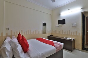 Deluxe Double or Twin Room | Desk, laptop workspace, WiFi (free), individually furnished - HOTEL SUN INN (Mandvi)