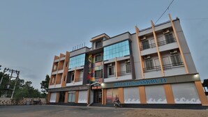 Front of property - HOTEL SUN INN (Mandvi)