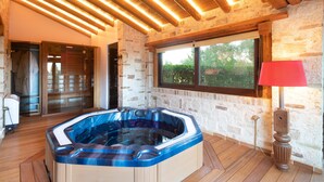室內 Spa 池