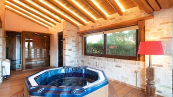 Bồn tắm spa trong nhà