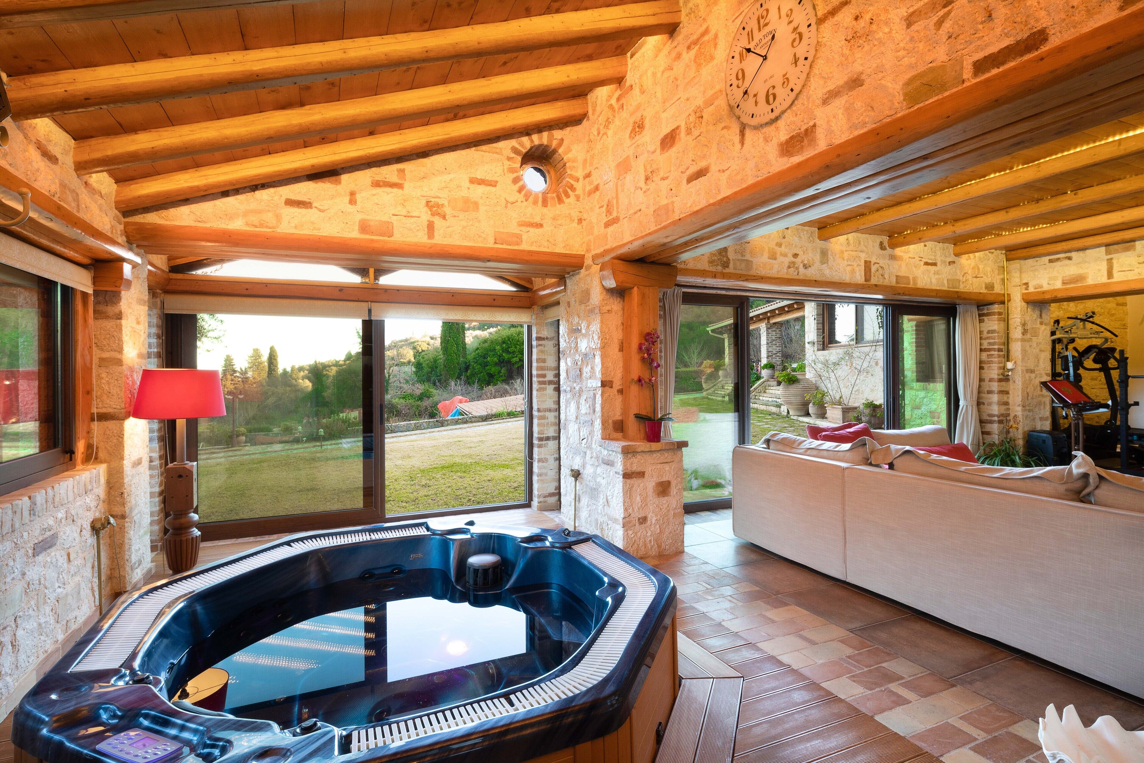 Bồn tắm spa trong nhà