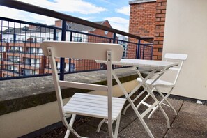 Balcony - Colourful and Cosy 2 Bed in Ifsc With Balcony (Dublin)