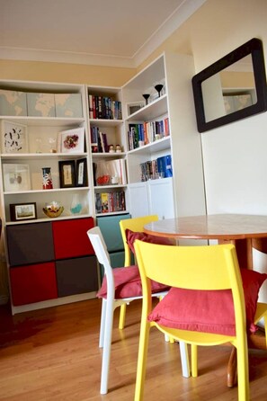 ตู้เย็น, ไมโครเวฟ, เตาอบ, เตาประกอบอาหาร