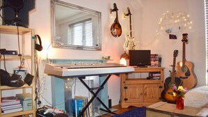 Interior - Bohemian 1 Bedroom Home in the City Centre (Dublin)