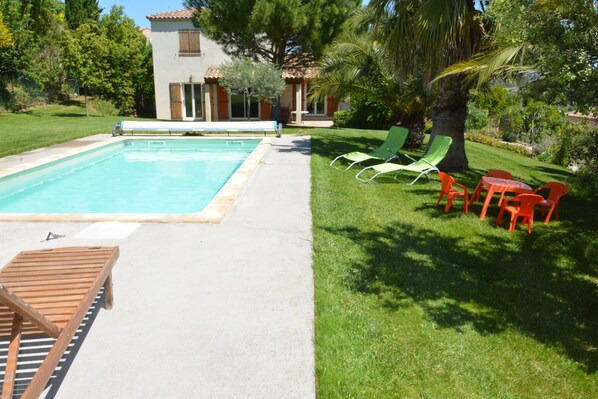 Outdoor pool - Air-conditioned detached house with pool and beautiful view of the village (Saint-Laurent-de-la-Cabrerisse)