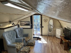 TV, fireplace, DVD player, books - Come explore our Rustic cabin, & trails! (Rhome)