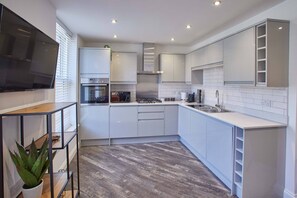 شقة | مطبخ خاص | ثلاجة، ميكروويف، فرن، موقد طهي مسطح