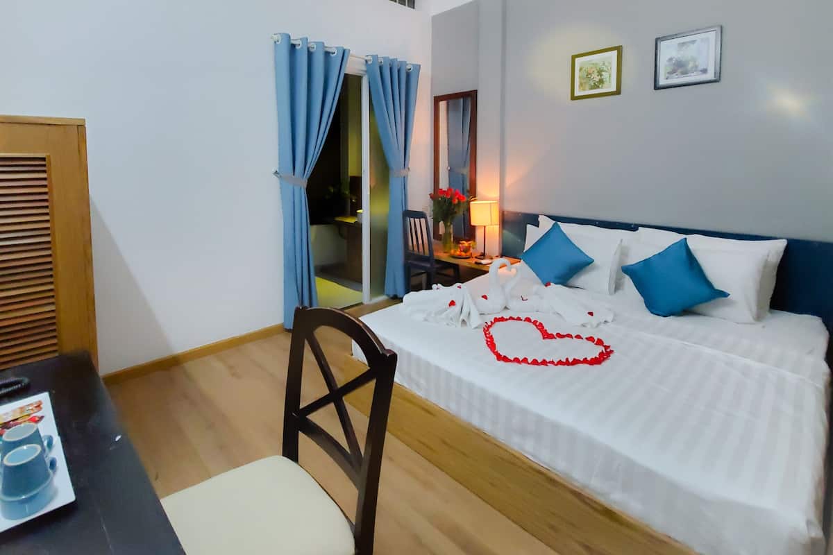 Deluxe Double Room | 10 bedrooms, desk, blackout drapes, free WiFi