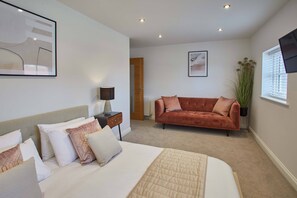 2 bedrooms, soundproofing, iron/ironing board, free WiFi - The View Hudsons Yard House (Whitby)