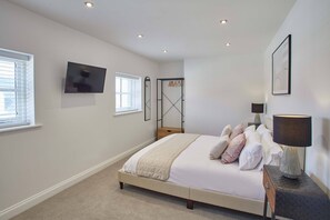 Apartment | 2 Schlafzimmer, schallisolierte Zimmer, Bügeleisen/Bügelbrett