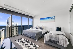 3 bedrooms, iron/ironing board, free WiFi, bed sheets - Circle on Cavill – 3 Bed Sub Penthouse, Ocean View (Surfers Paradise)