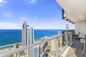 Property grounds - Circle on Cavill – 3 Bed Sub Penthouse, Ocean View (Surfers Paradise)