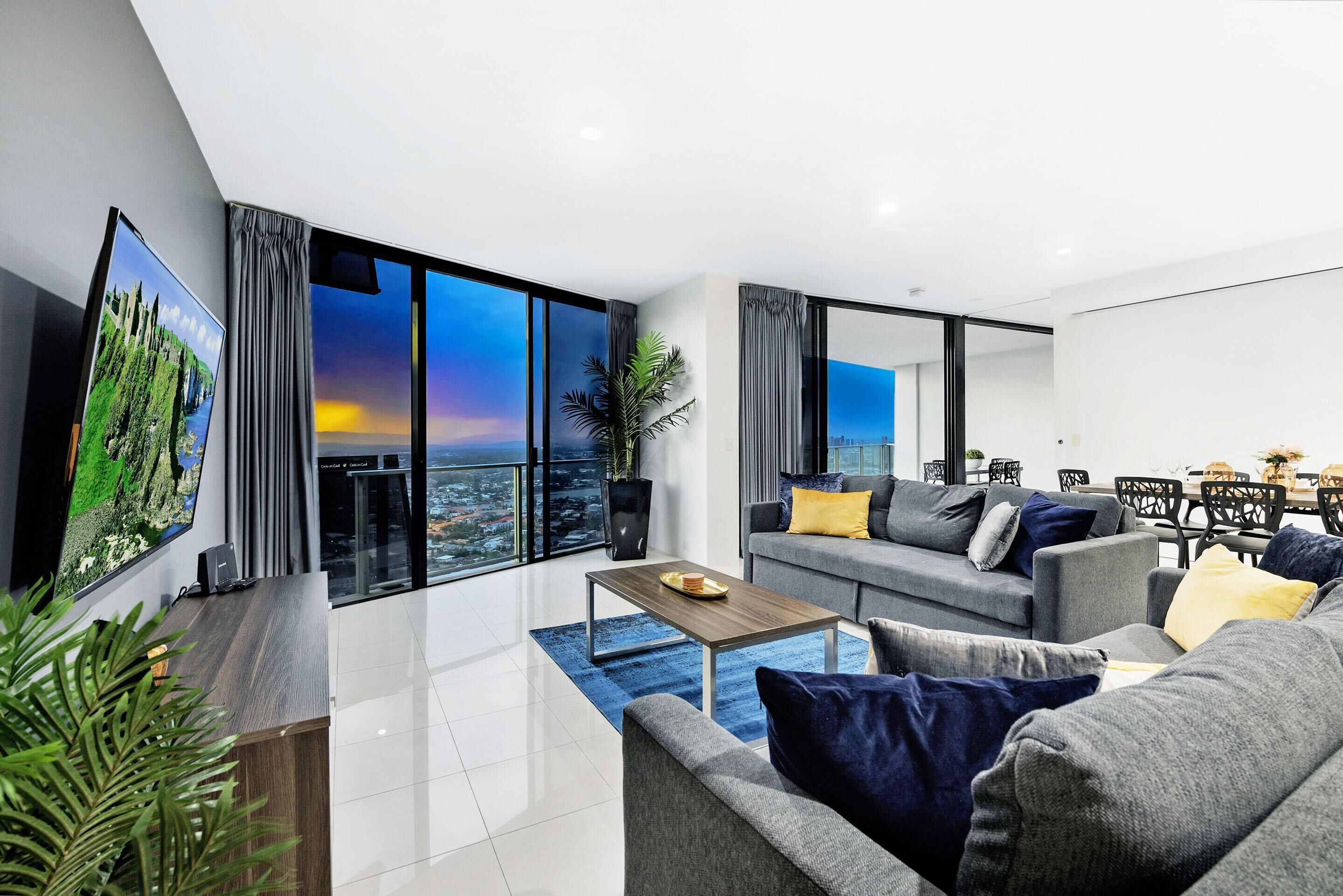 ♦️ Circle on Cavill – 3 Bedroom Sub Penthouse Spa — Q Stay