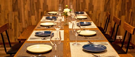 Apartment, 3 Bedrooms | In-room dining