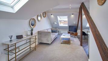 Apartment | Living area | Flat-screen TV