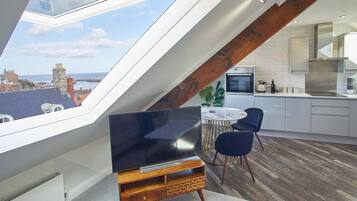 Apartment | Living area | Flat-screen TV