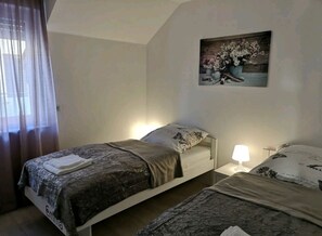 2 chambres, fer et planche à repasser, lit parapluie, Wi-Fi gratuit