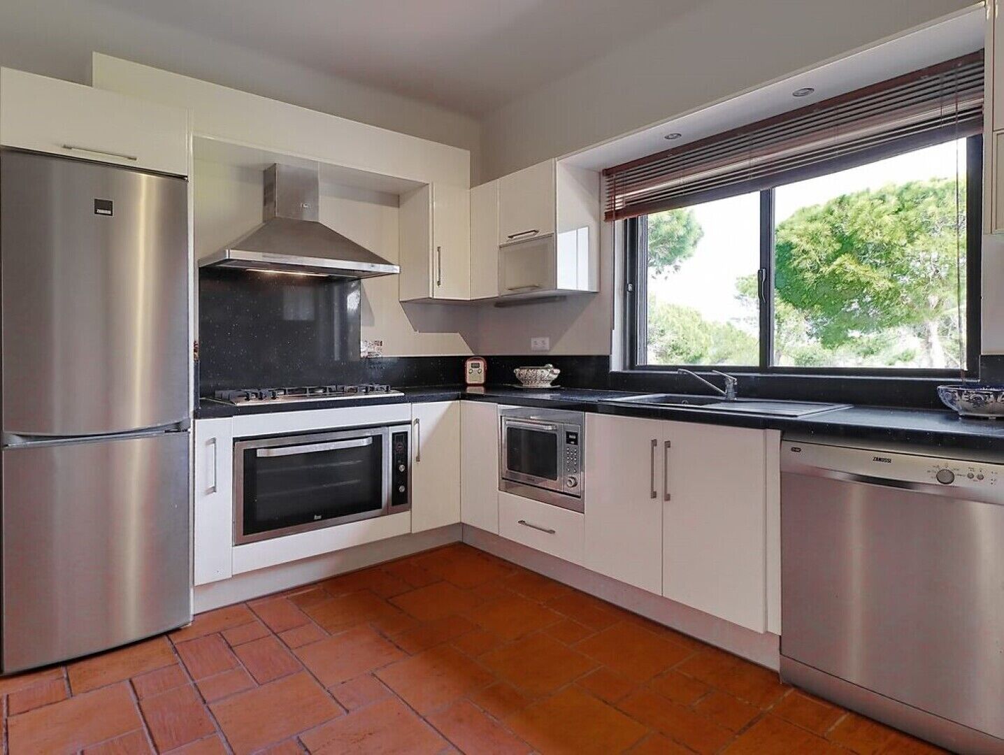 Fridge, microwave, dishwasher, coffee/tea maker