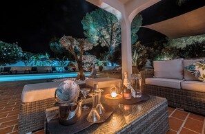 تناول الطعام بالخارج