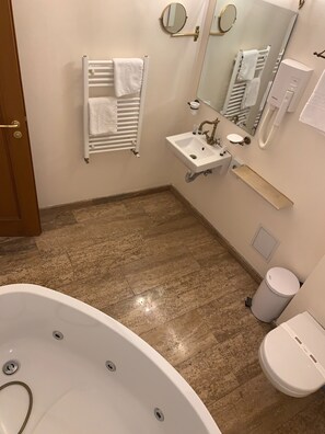 Free toiletries, hair dryer, bathrobes, slippers - Am Ring Hotel (Sibiu)