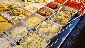 Daily continental breakfast (PLN 60 per person)