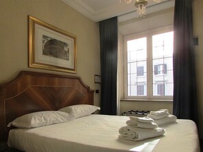 In-room safe, desk, free WiFi, bed sheets - Best Rooms (Rome)