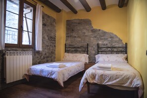 3 bedrooms, WiFi, bed sheets