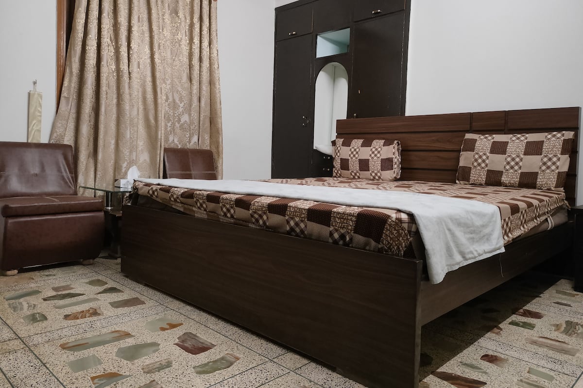 Basic Room | In-room safe, free WiFi