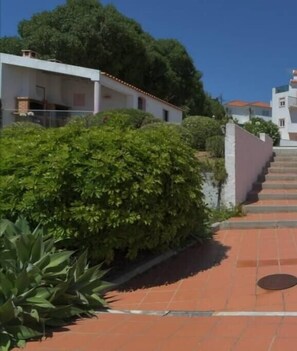 Property grounds - Granny's House by Trip2Portugal (Mafra)