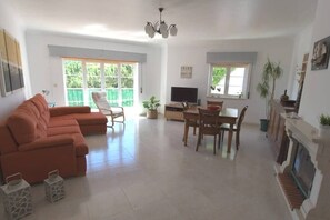 TV, fireplace - Granny's House by Trip2Portugal (Mafra)