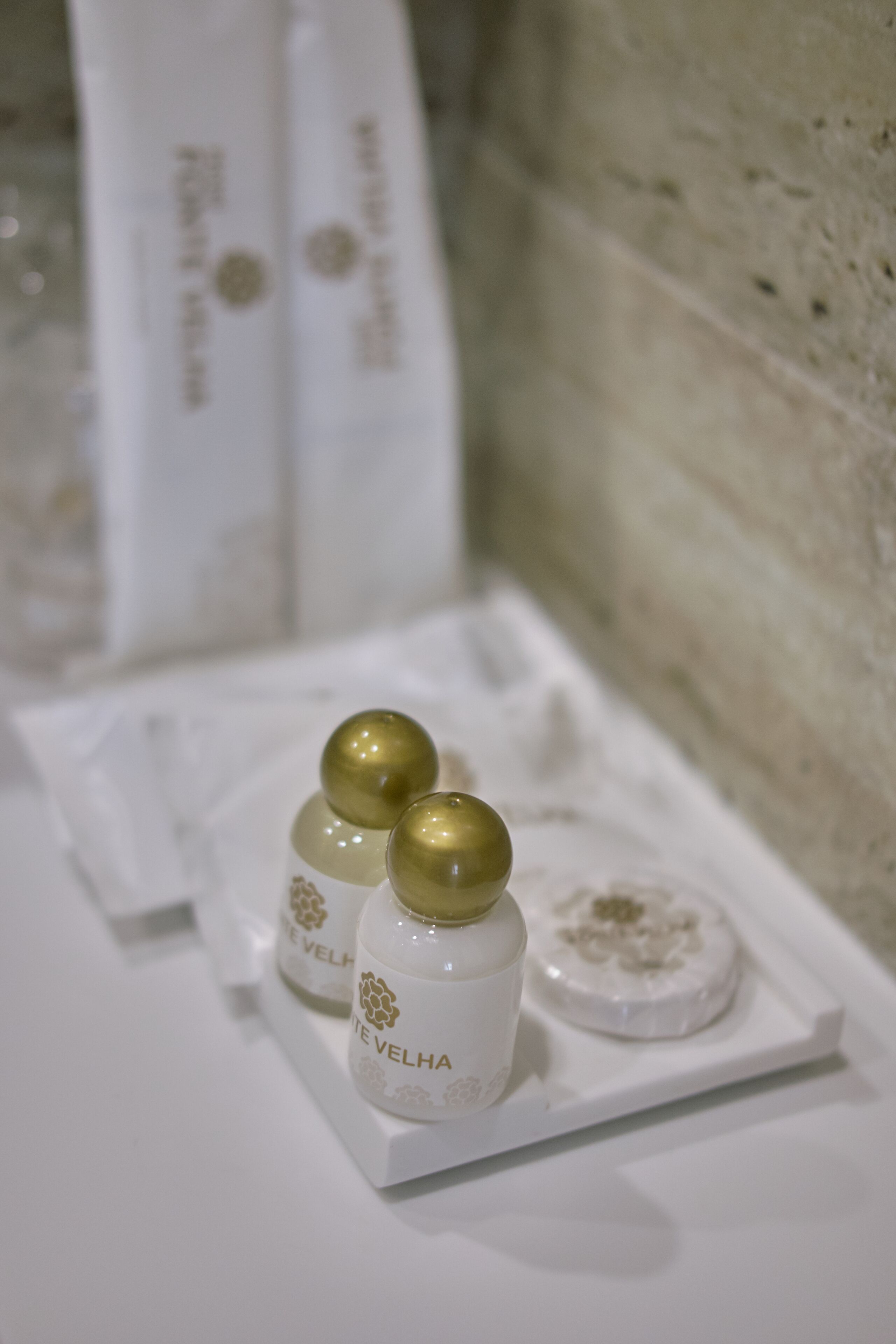 shower, rainfall showerhead, free toiletries, hair dryer