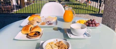 Daily buffet breakfast (EUR 8 per person)