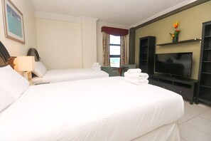 Apartment (1 Bedroom) | 1 bedroom, laptop workspace, iron/ironing board, free WiFi - 512 Parcial Ocean View Hollywood Beach Resort (Hollywood)