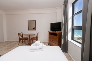 Apartment (1 Bedroom) | 1 bedroom - 716 Partial Ocean View (Hollywood)