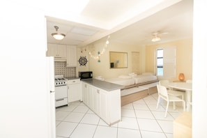 Apartment (1 Bedroom) | Private kitchen | Stovetop