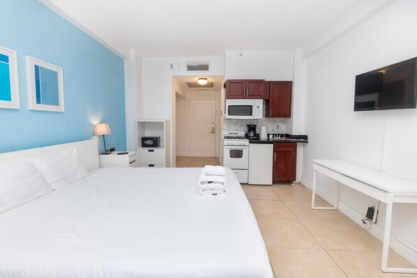 Apartment (1 Bedroom) | 1 bedroom, bed sheets