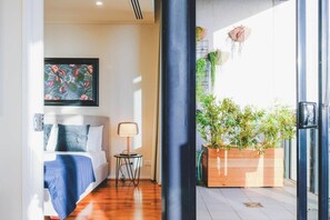 2 quartos, espaço de trabalho para notebook