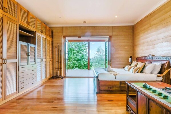 5 chambres, espace de travail pour ordinateur portable