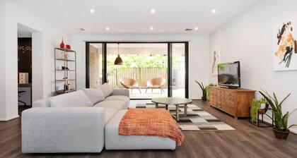 Charming Designer's House in Point Cook