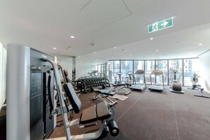 Fitness facility - Designer's Apartment With Unbeatable Sea Views (Southbank)