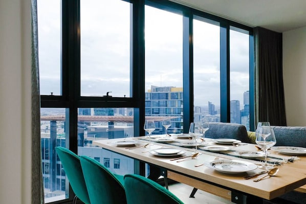 Oven, stovetop, dishwasher, highchair - Designer's Apartment With Unbeatable Sea Views (Southbank)