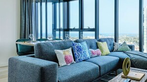 Living room - Designer's Apartment With Unbeatable Sea Views (Southbank)
