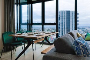 Dining - Designer's Apartment With Unbeatable Sea Views (Southbank)
