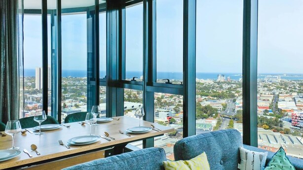 Private kitchen - Designer's Apartment With Unbeatable Sea Views (Southbank)