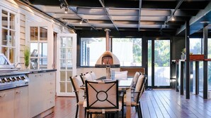 Oven, stovetop, dishwasher, cookware/dishes/utensils - 'mountain Retreat Villa' Near Dandenong Ranges (Upwey)
