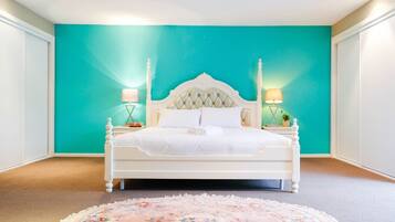 5 bedrooms, laptop workspace, iron/ironing board, bed sheets