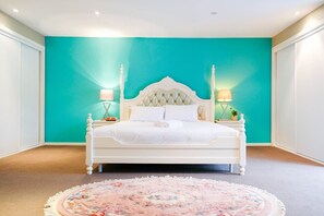 5 bedrooms, laptop workspace, iron/ironing board, bed sheets