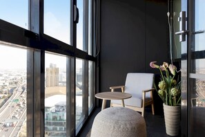 Balcony - Modern Apartment With Sea Views (Southbank)